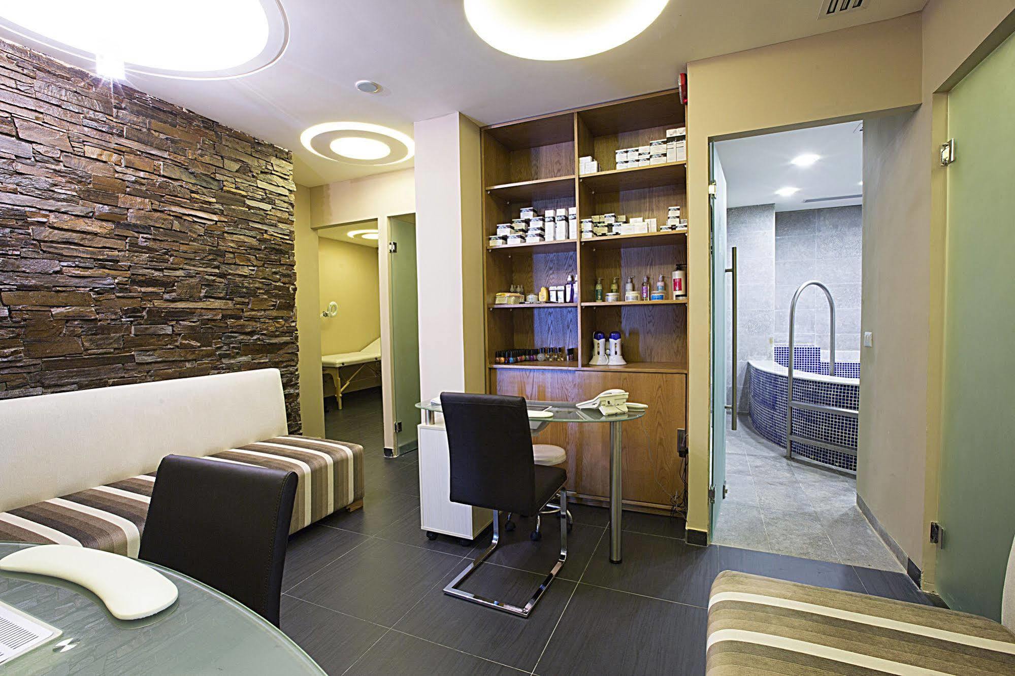 The J Hotel & Spa Beirut Exteriör bild