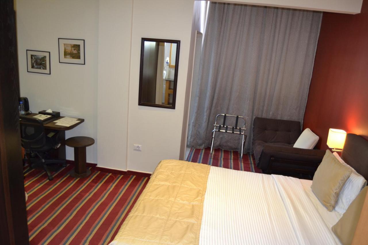 The J Hotel & Spa Beirut Exteriör bild